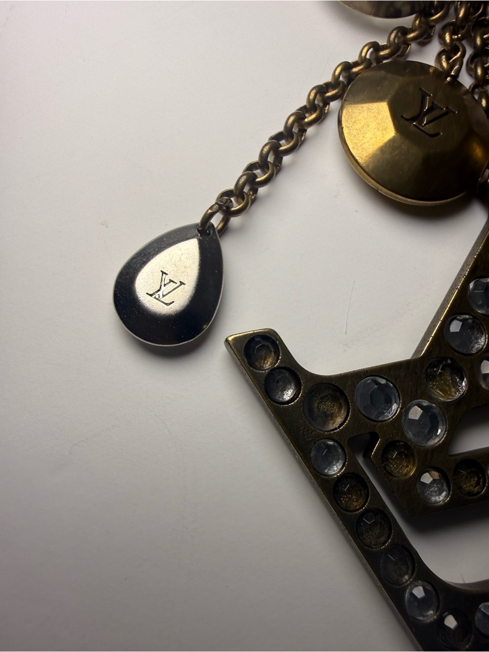 Louis Vuitton Crystal LV Bag Charm Key Holder - Picture 5 of 11